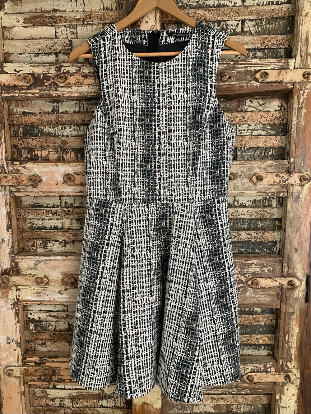 Eva Longoria Sleeveless Black & White Textured Fit-and-Flare Abstract Dress, 8